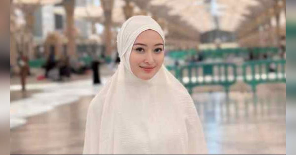 Potret Puteri Modiyanti Anak Tommy Soeharto Umrah, Penampilannya Jadi Sorotan