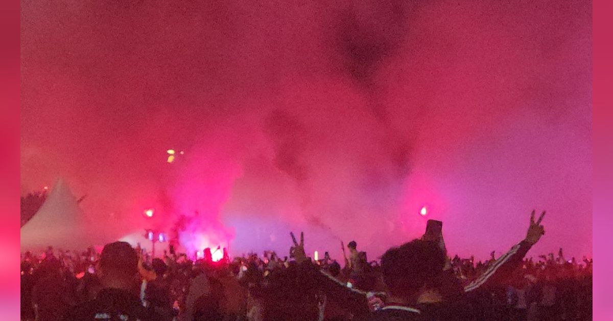 Flare Sudah Menyala di GBK, Momen Suporter Gagal Selebrasi Setelah Gol Indonesia Dianulir Wasit