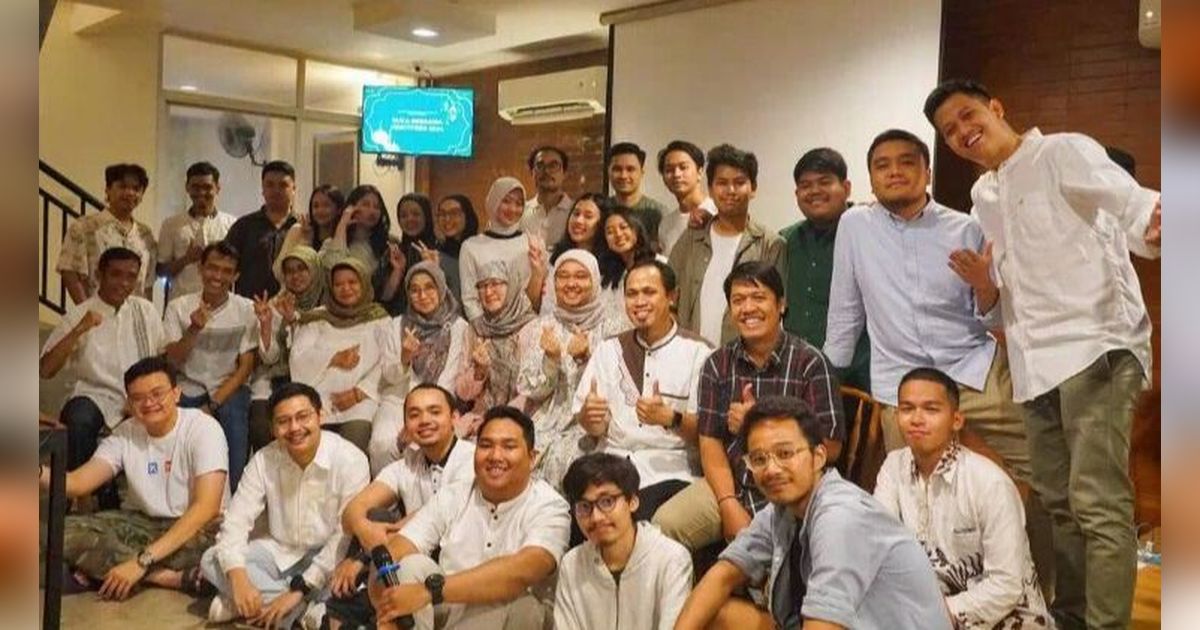 Undang Guru SD saat Bukber, Aksi Sekelompak Anak Muda Ini Curi Perhatian