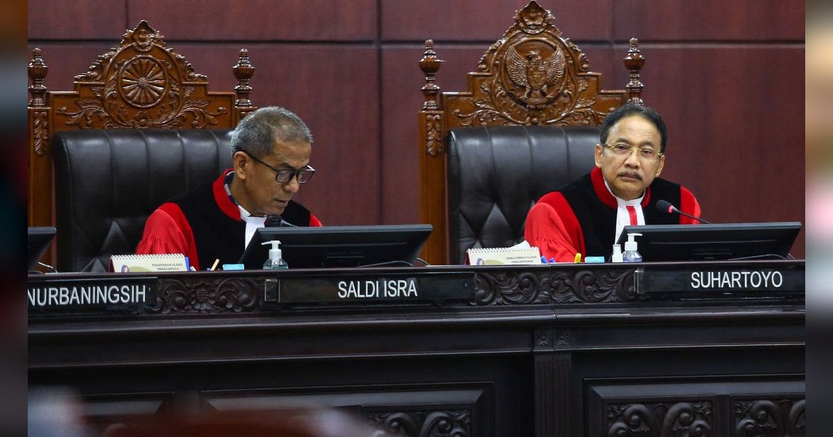 VIDEO: Hakim MK Saldi Isra Sentil Kuasa Hukum KPU: Enak Sekali Diam Saja