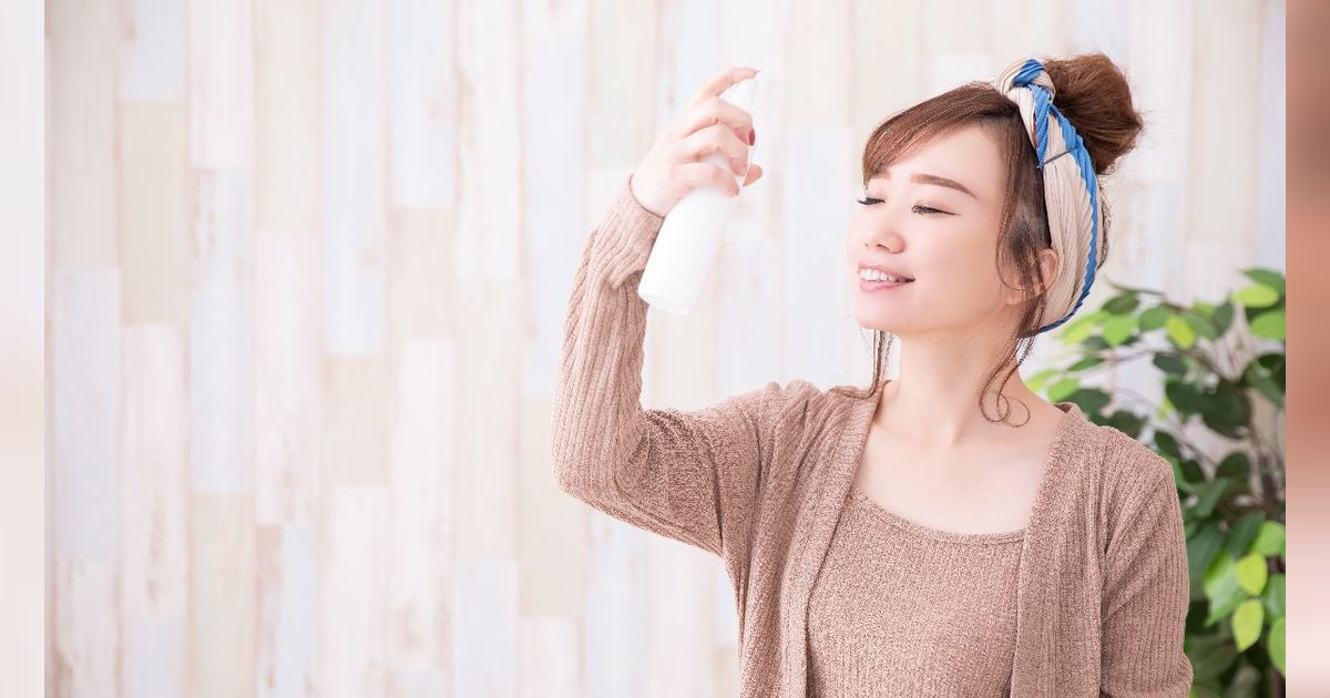 Jangan Cuma Sekali Semprot,  Cara Pakai Setting Spray Biar Riasan Tak Gampang Longsor