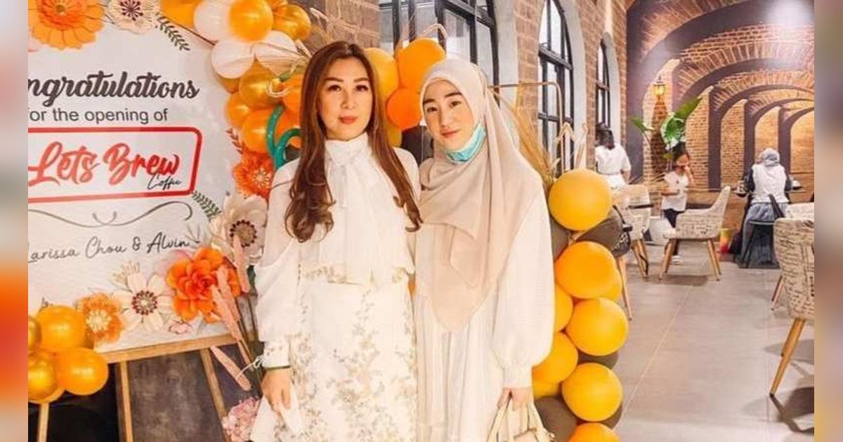 10 Potret Larissa Chou dan Ibunda, Tetap Akur meski Beda Keyakinan