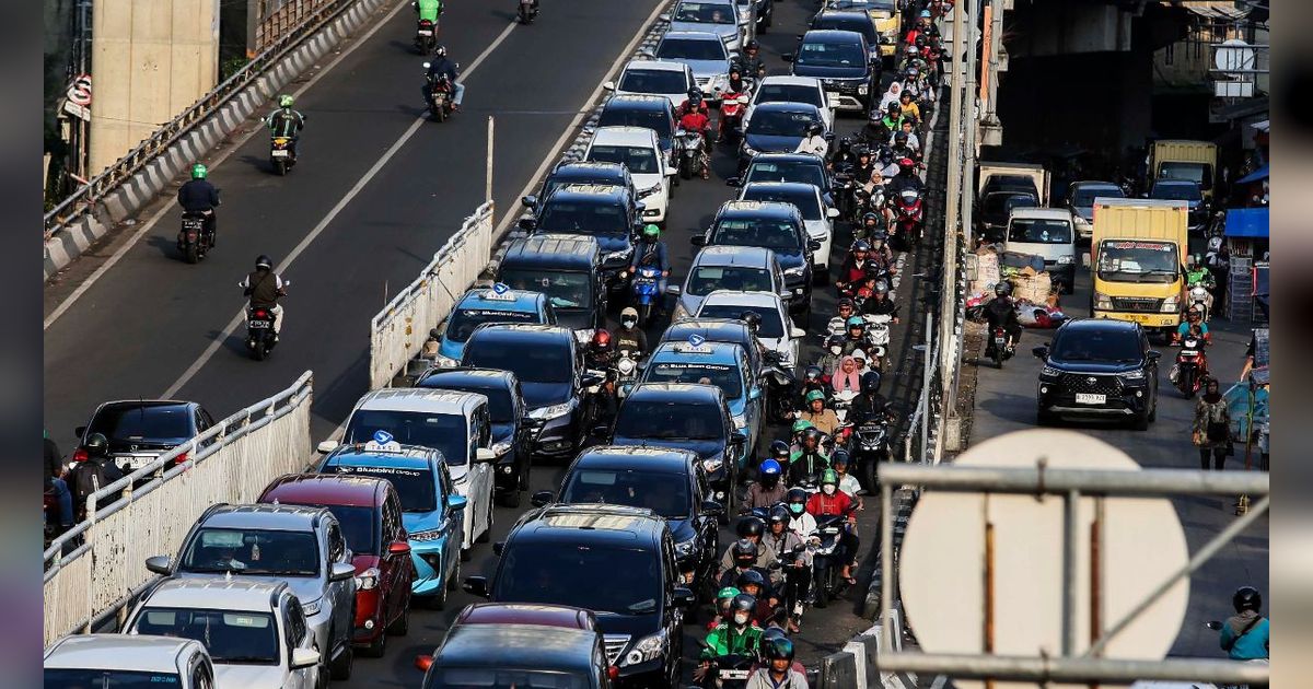 Jakarta Dikepung Macet Panjang Jelang Tengah Malam, Ini Titik-Titiknya