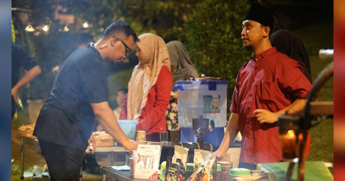 Nobar Timnas di Pendopo, Pemkab Banyuwangi Gratiskan Makan dan Minum dari Pedagang