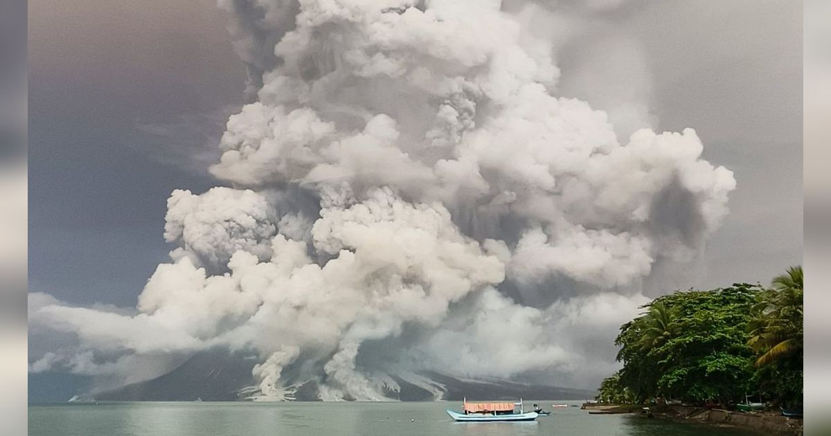 FOTO: Penampakan Gunung Ruang Kembali Meletus, Muntahkan Abu Vulkanik Setinggi 5.000 Meter