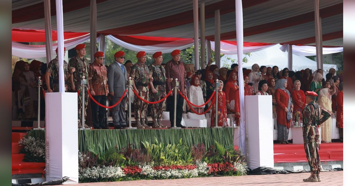 Potret Prabowo Berbaret Merah Bersama Para Jenderal di HUT Kopassus, Dinyanyikan Lagu Ksatria Kusuma Bangsa