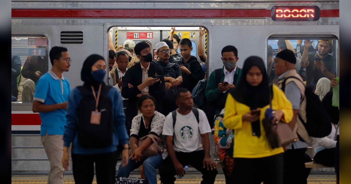 FOTO: Potret Kondisi KRL Jabodetabek di Tengah Rencana Kenaikan Tarif di Tahun 2024