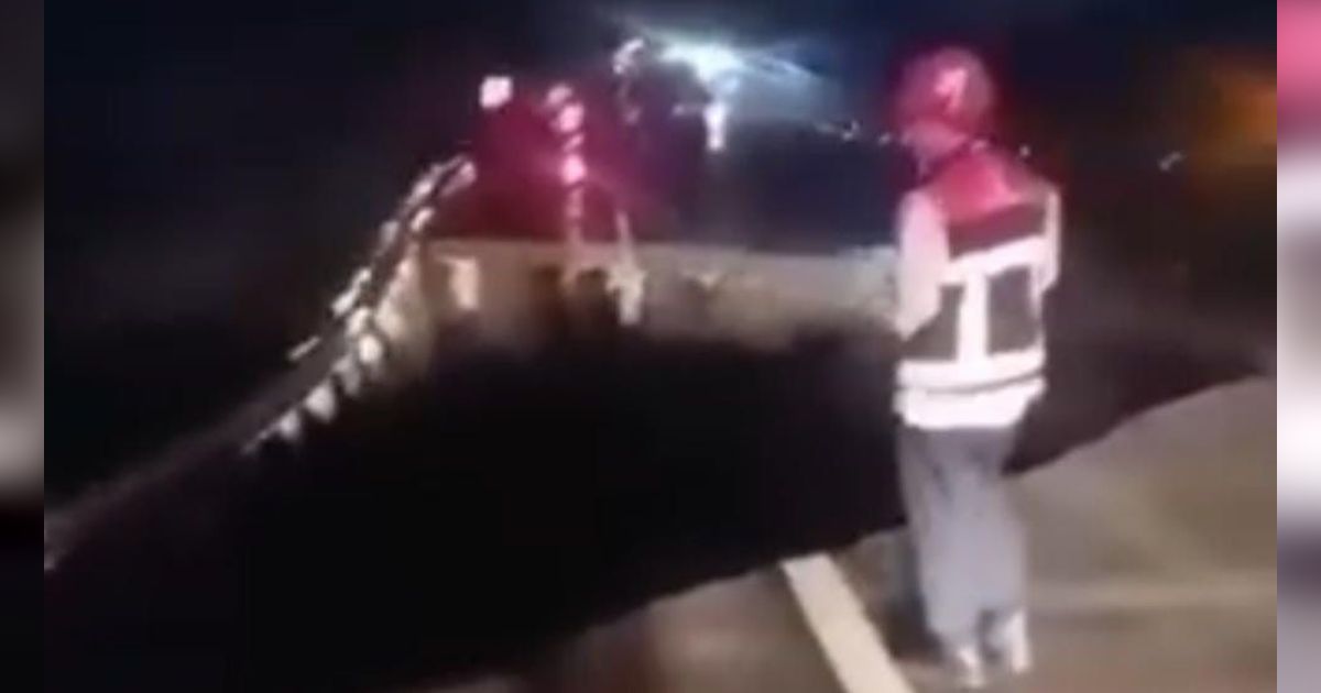 Longsor di Tol Bocimi KM 64 Arah Jakarta Menuju Sukabumi, 1 Mobil Terperosok ke Lubang