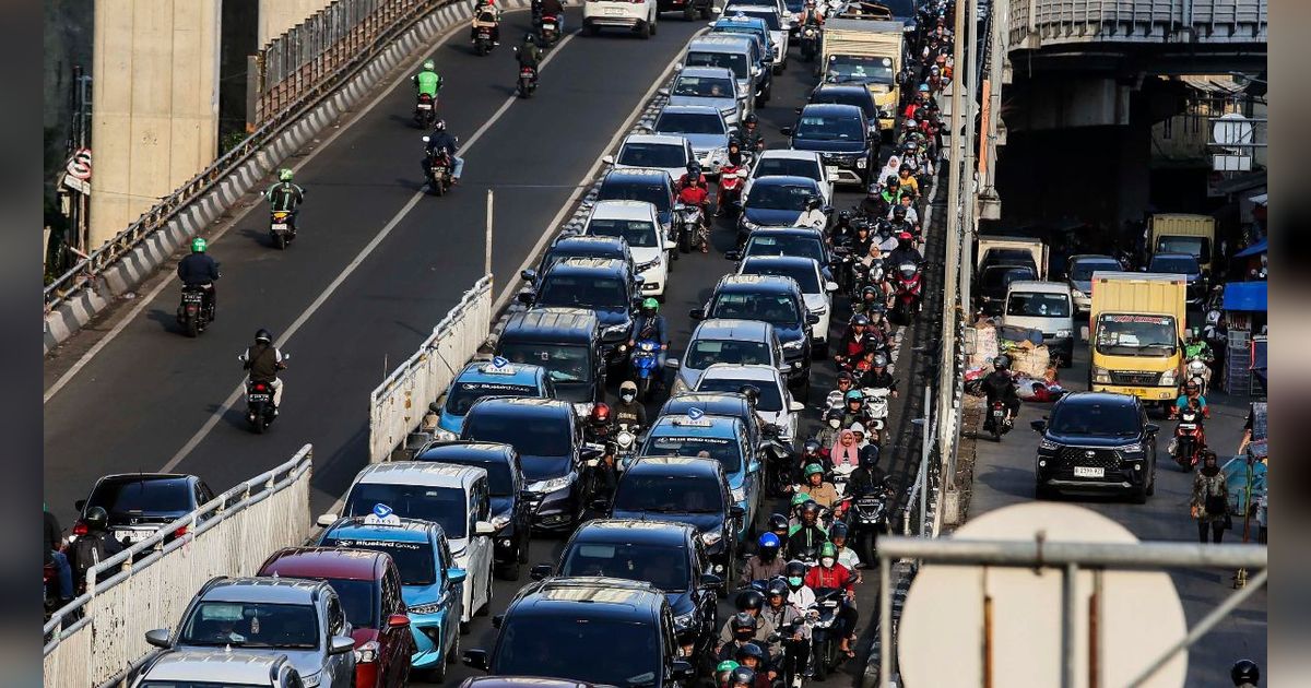 Jakarta Macet Parah Jelang Tengah Malam, Ternyata Penyebabnya Karena Hal Ini