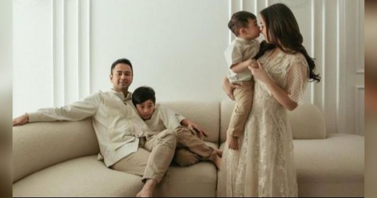 Wajah Nagita Slavina Sontak Jadi Sorotan Saat Foto Family Portrait Edisi Sambut Lebaran Bareng Keluarga