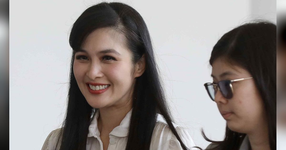 FOTO: Ekspresi Sandra Dewi Tebar Senyum Saat Penuhi Panggilan Kejagung Terkait Kasus yang Jerat Harvey Moeis