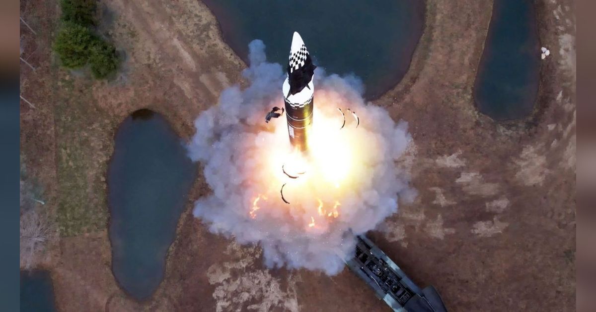 FOTO: Ngerinya Hwasong-16B, Rudal Balistik Terbaru Korea Utara Dilengkapi Hulu Ledak Hipersonik