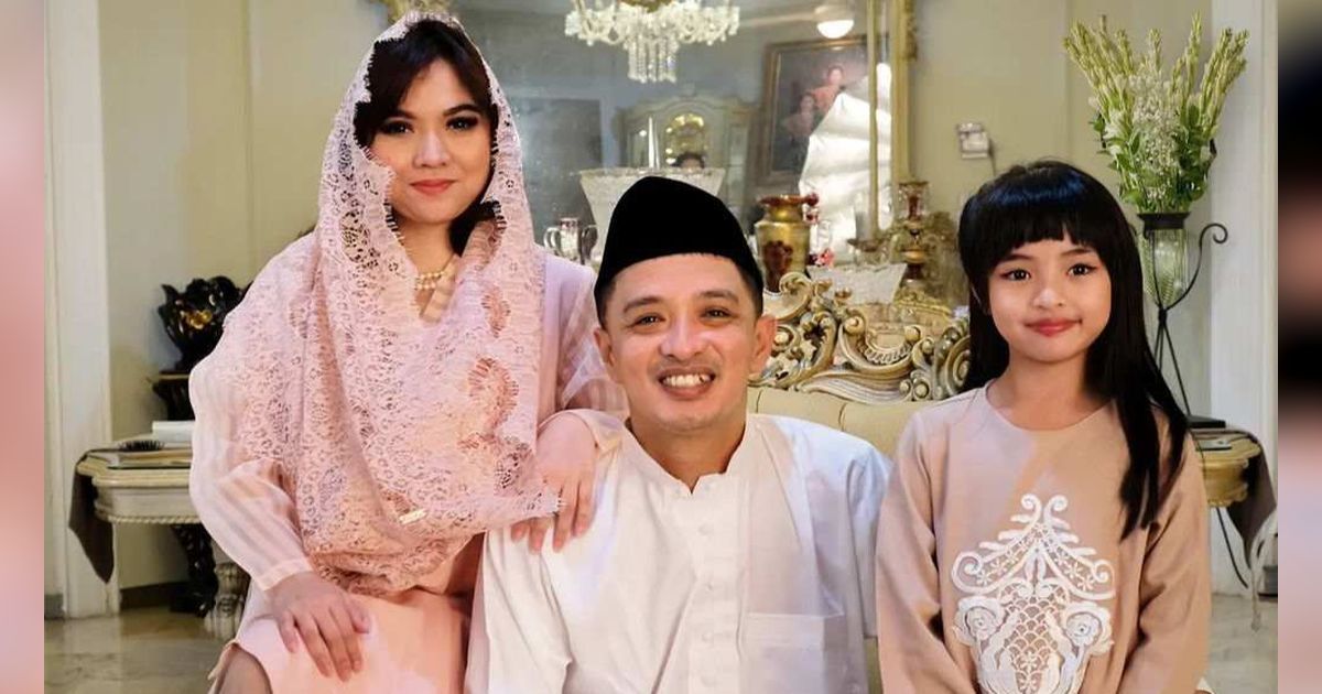 Rumah Baru Berkonsep American Style, Potret Kolam Renang Ojak 'Tukang Ojek Pengkolan' Nyambung dengan Taman