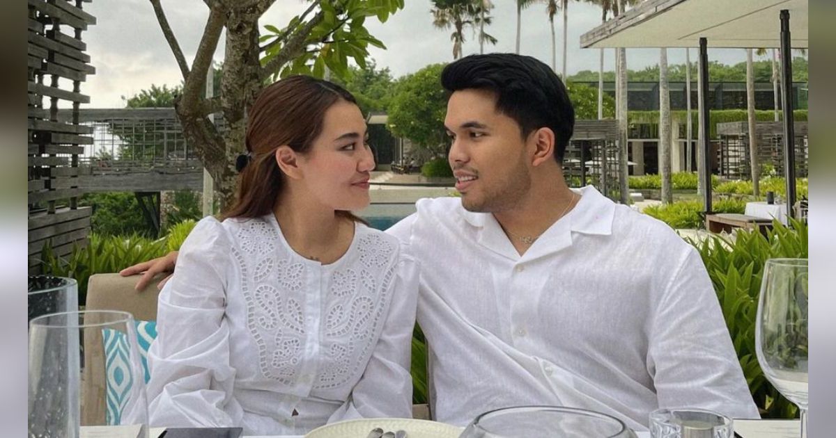 Bucin Banget! Thariq Halilintar Rela Lepas Sepatu di Mal demi Aaliyah Massaid