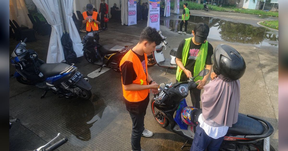 FOTO: Ratusan Motor Peserta Mudik Gratis Kemenhub Siap Diberangkatkan dari Terminal Pondok Cabe