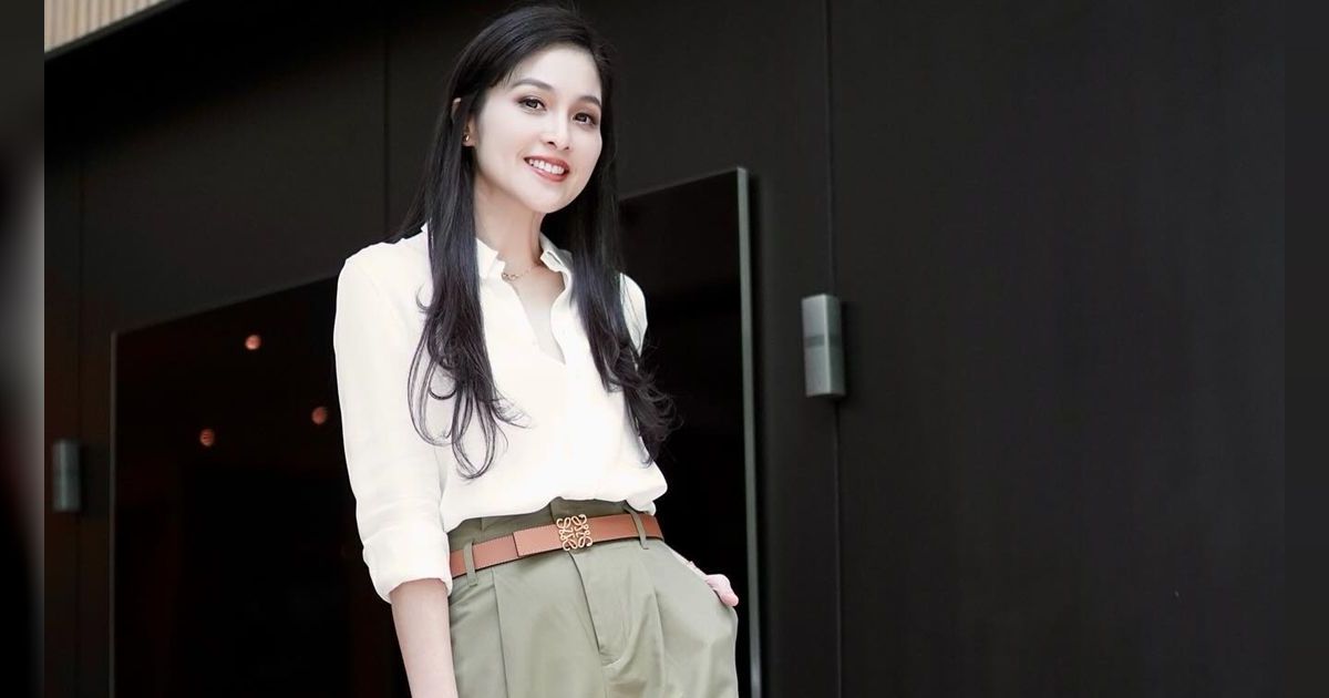 Perdana Tampil di Hadapan Publik, Potret Gaya Sandra Dewi saat Diperiksa Kejagung Ini Langsung Jadi Sorotan