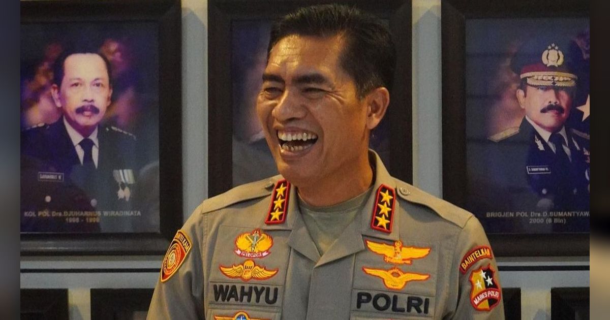 Jenderal Polisi Lulusan Terbaik Cium Kening Istri Depan Banyak Orang, Tulis Pesan Cinta yang Romantis