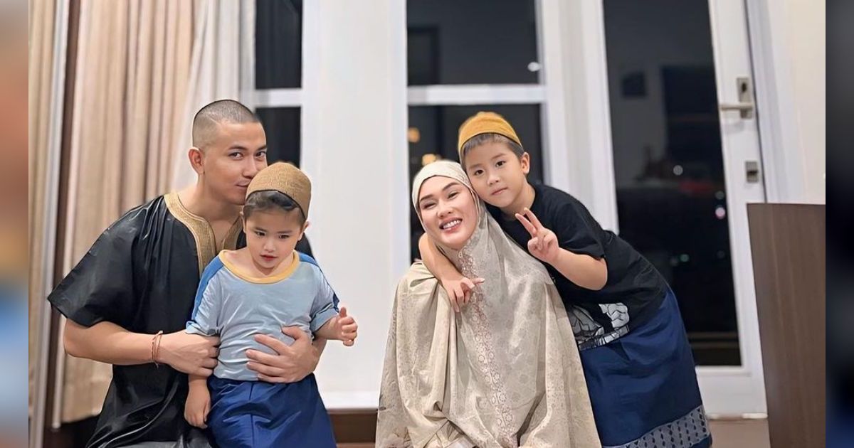 Momen Haru Anak-Anak Mendiang Stevie Agnecya Tak Mau Ditinggal Kerja Anggi Pratama