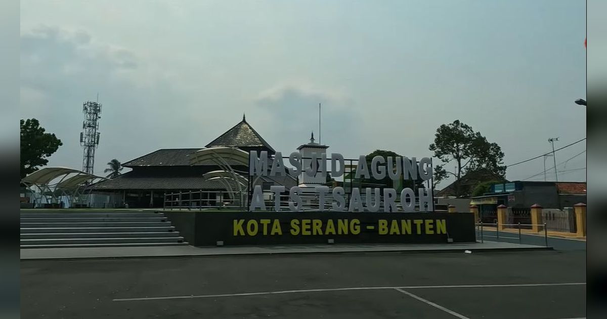 Mengunjungi Masjid Ats Tsauroh Serang, Bentuknya Mirip Pendopo Jawa dan Punya Taman Estetik