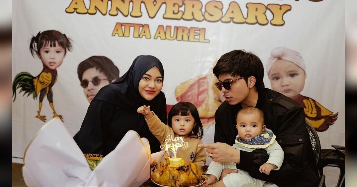 Potret Anniversary ke 3 Atta-Aurel Bertema Pecel Lele, Buket Bunga dari Lalapan Jadi Sorotan