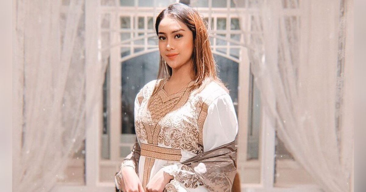 10 Potret Outfit Lebaran ala Anya Geraldine, Bisa jadi Inspirasi