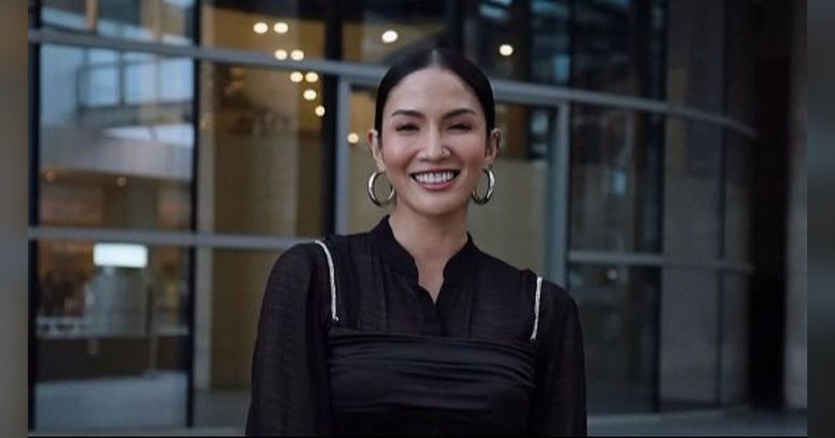 8 Potret Aulia Sarah Tampil Memukau Dalam Gala Premier Film 'Badarawuhi di Desa Penari' di Los Angeles