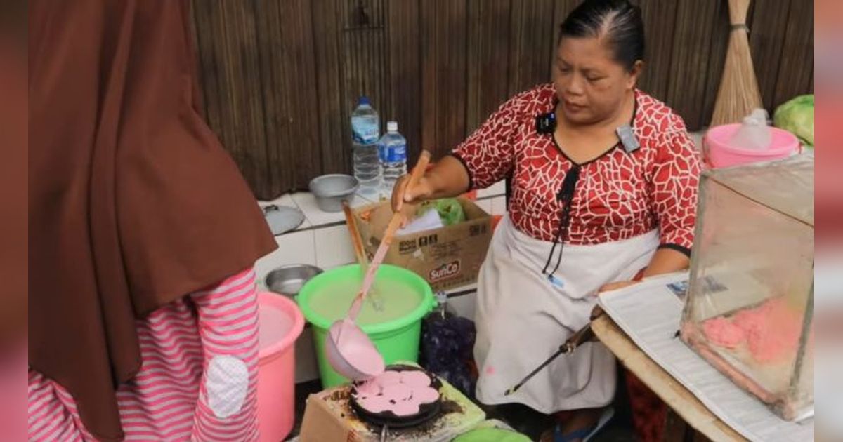 Kisah Wanita Sukses Jualan Kue di Pinggir Jalan Omzet Jutaan per Hari, Nyaris Bangkrut karena Dikerjai Orang