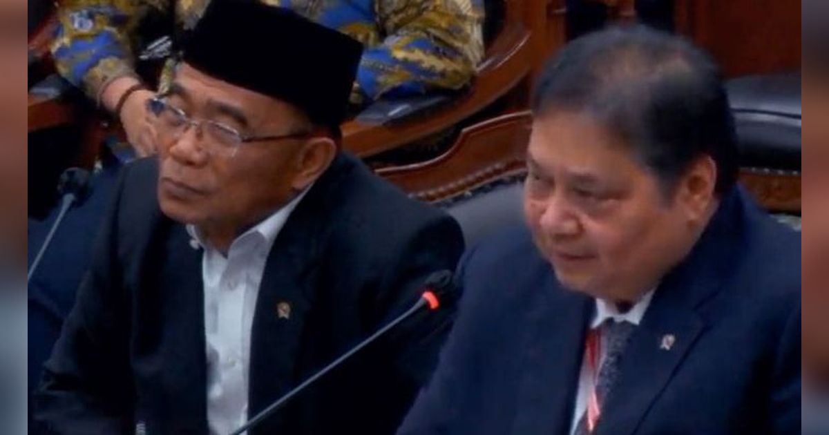 VIDEO: Respons Airlangga Ditanya Hakim MK Arief Hidayat, Suara Golkar Naik Tinggi Berkat Bansos