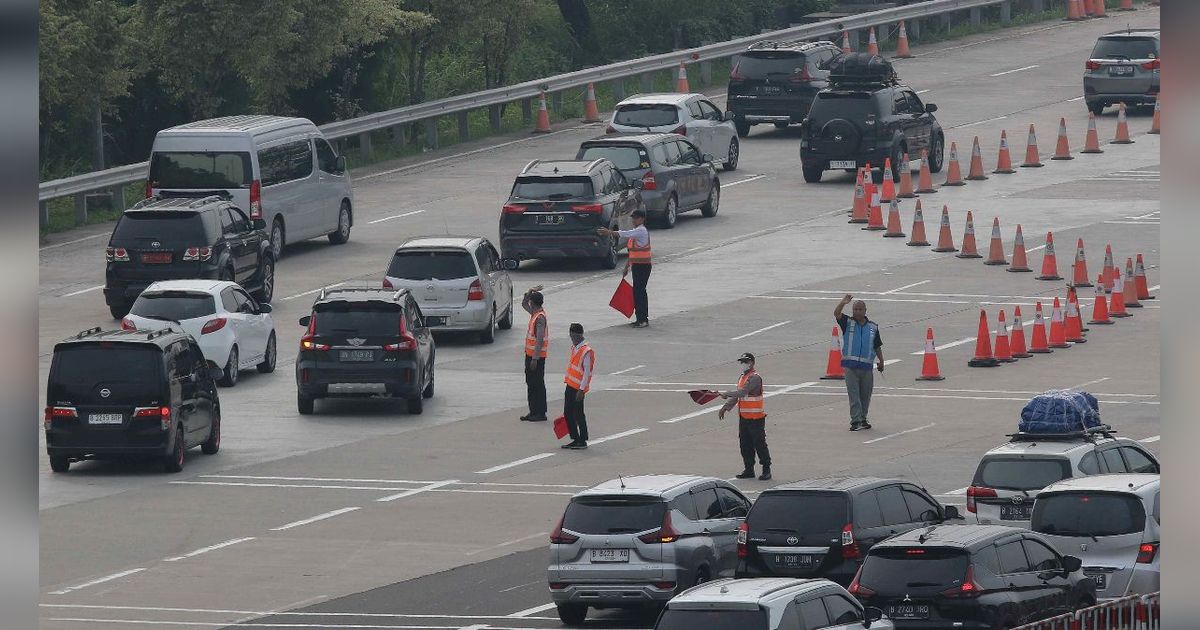 Terjebak Macet dan Kehabisan Bensin di Tengah Jalan Tol, Ini Solusinya