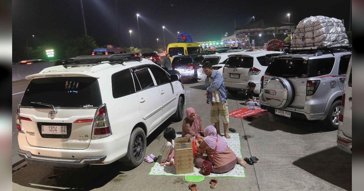 Begini Cara Menangani Kaki Bengkak Saat Perjalanan Mudik