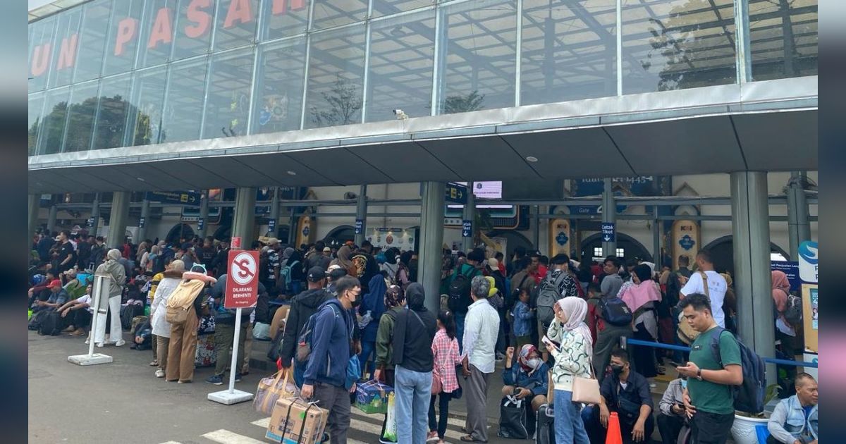 Potret Terkini Arus Mudik di Stasiun Pasar Senen dan Terminal Kampung Rambutan