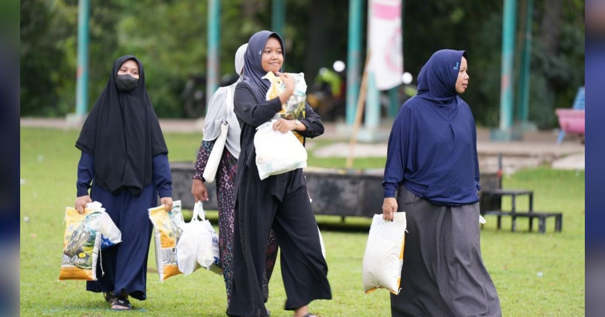 BUMN Semen Sebar Ribuan Paket Sembako Jelang Lebaran, Ini Lokasinya