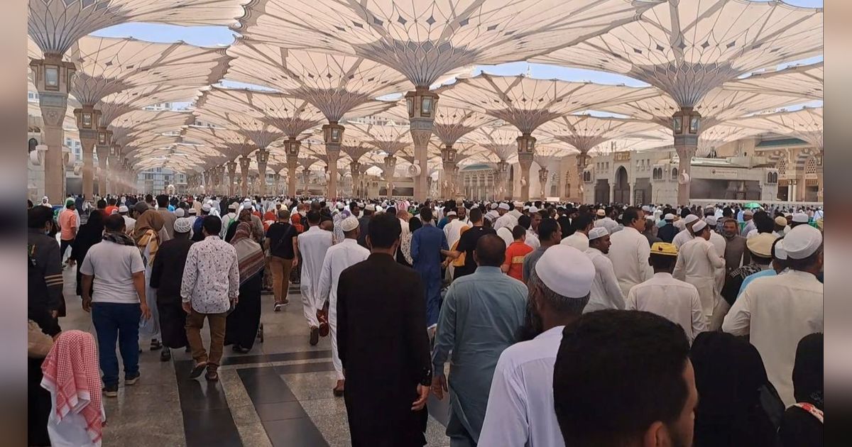 Doa Imam Masjid Nabawi Usai Salat Picu Kontroversi, Begini Isi Doanya