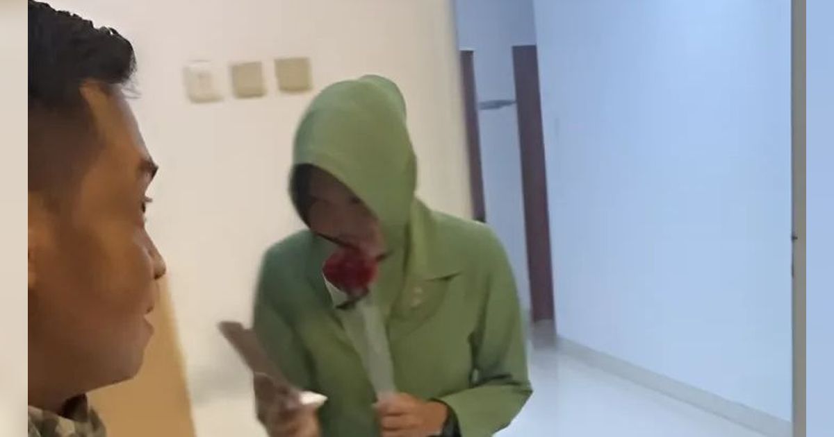 Kelamaan LDR, Tentara Ini Sampai Tak Sadar Dihampiri Istrinya