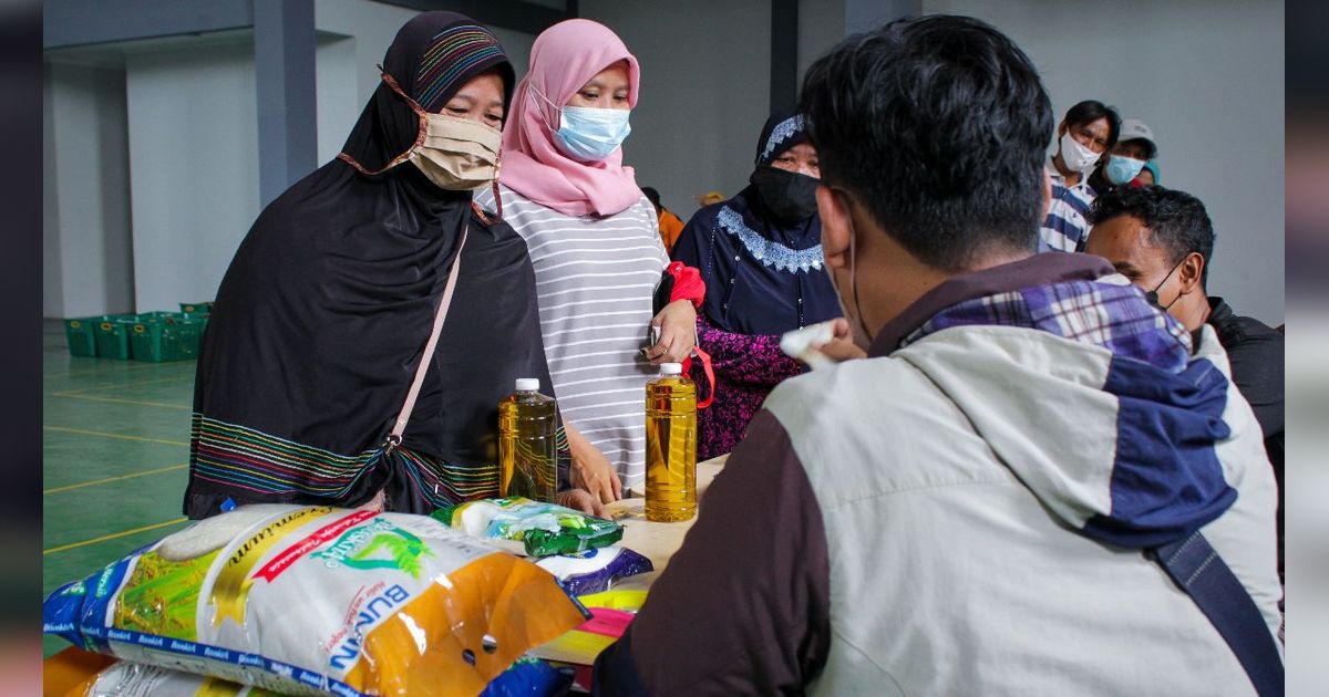 BUMN Semen Sebar Ribuan Paket Sembako Murah Jelang Lebaran