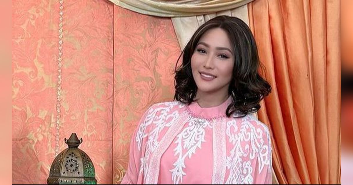 Cara Inul Daratista Bagi-bagi THR untuk Warga Kampung Tuai Pro dan Kontra