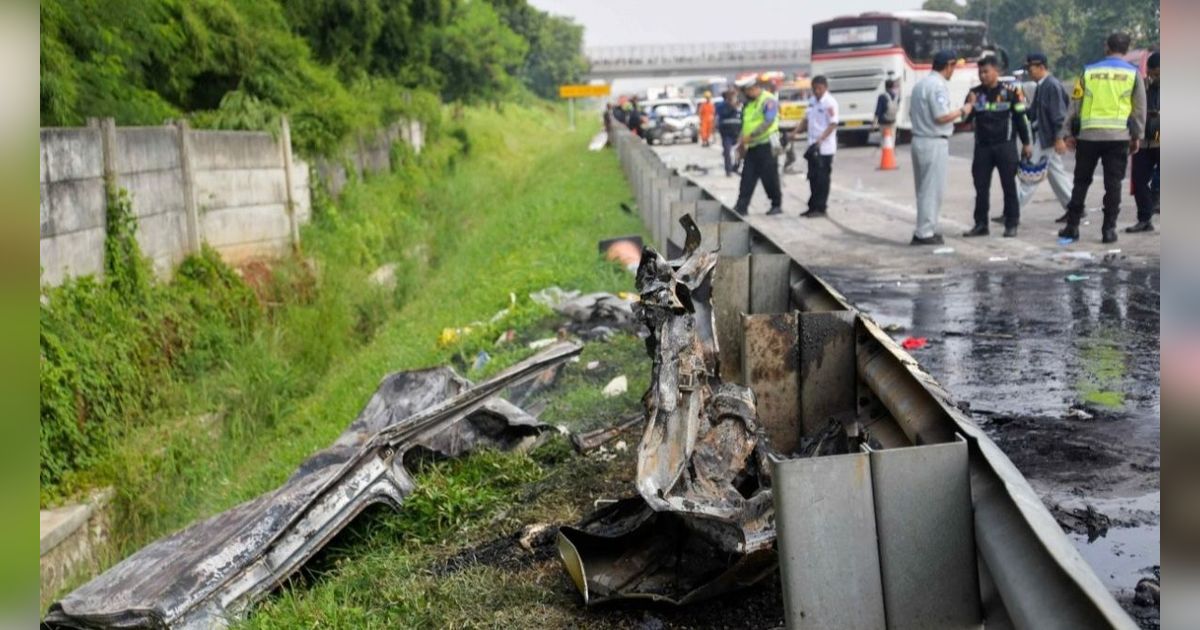 12 Korban Meninggal di Kecelakaan di KM 58 Tol Cikampek Penumpang Grand Max, 7 Laki-Laki dan 5 Perempuan