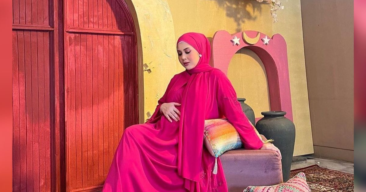 Inspirasi Look Hari Raya untuk Ibu Hamil, Tetap Cantik dan Stylish