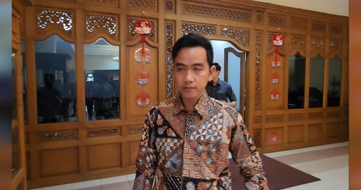 Momen Kocak Gibran War Takjil Malah Ditawari Celana Boxer, Reaksinya Jadi Sorotan