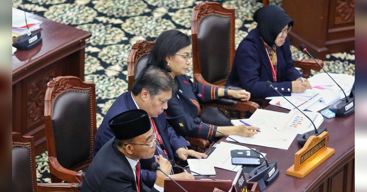 VIDEO: Sri Mulyani Tegas Skakmat Hakim MK Tepis Tudingan Asal Dana Bansos, 2 Menko Lega