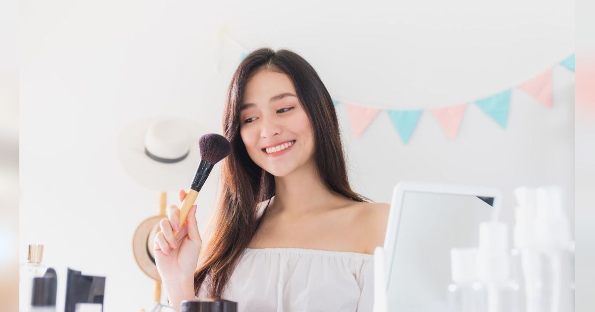 7 Tips Maksimalkan Makeup untuk Si Pemilik Pipi Tirus