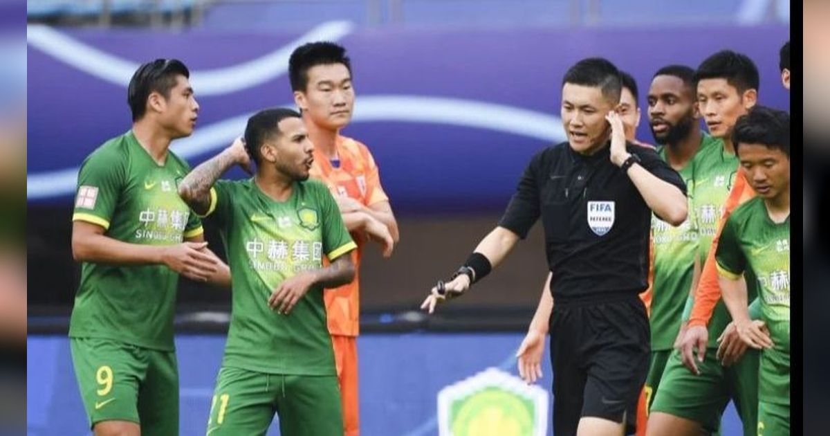 Mengintip Perbedaan Gaji Shin Tae Yong dan Wasit Kontroversial Shen Yinhao