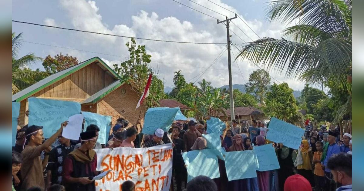 Asa Warga Jambi Menanti Air Bersih di Tengah Kali Tercemar Tambang Ilegal