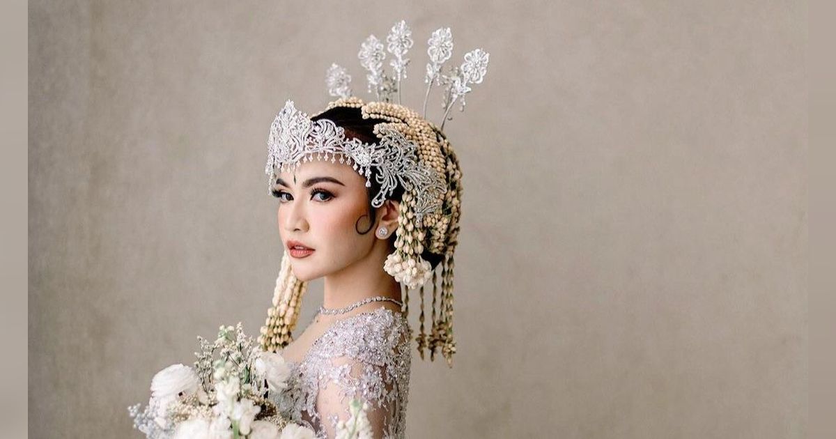 Ini Desainer di Balik Kebaya Anggun nan Mewah Mahalini Saat Akad Nikah