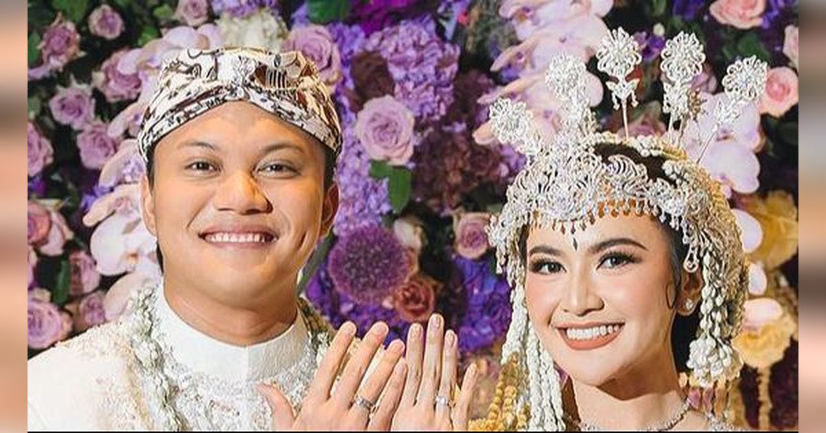 8 Potret Suasana Akad Nikah Rizky Febian dan Mahalini yang Tampil Cantik Pakai Siger Sunda