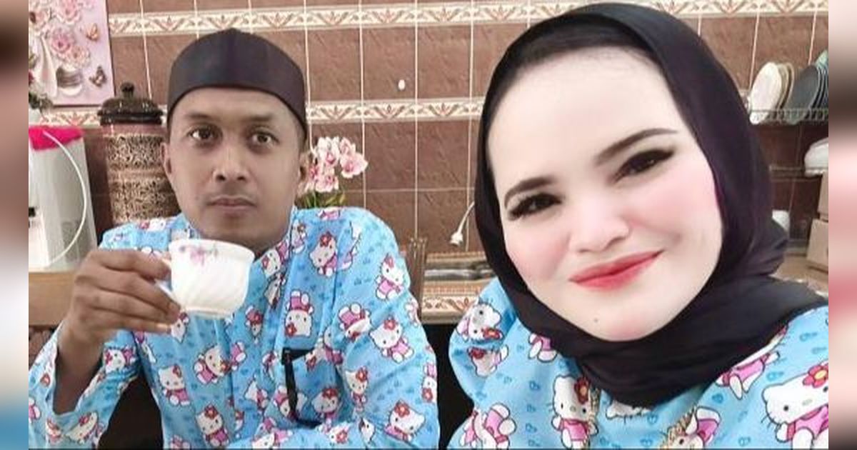 Masih Ingat Pasangan Suami dan Istri Selalu Pakai Baju Lebaran Bertema Hello Kitty? Begini Nasib Mereka Sekarang