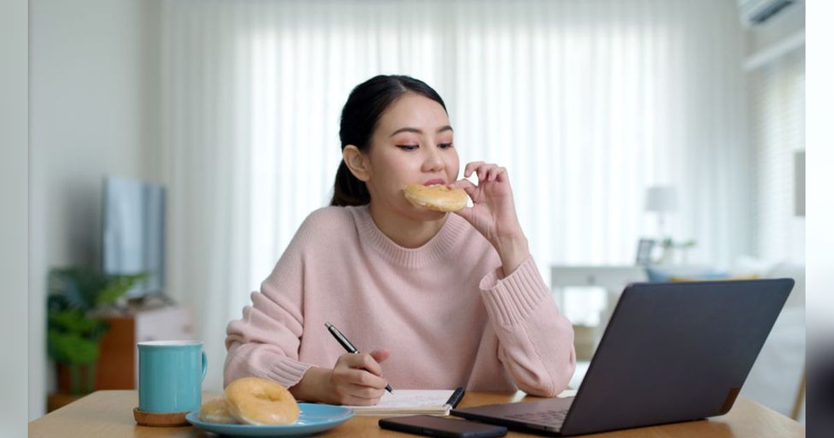 3 Cara Biar Berat Badan Tak Mudah Naik Jika Pekerjaan Harus Duduk Seharian