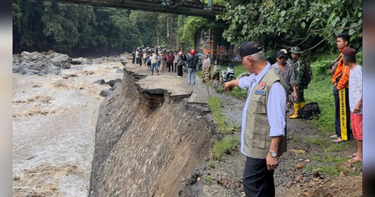 4 Fakta Jalan Utama Padang-Bukittinggi Putus Total Akibat Longsor, Jalan Alternatifnya juga Rawan Longsor, Warga Diminta Waspada