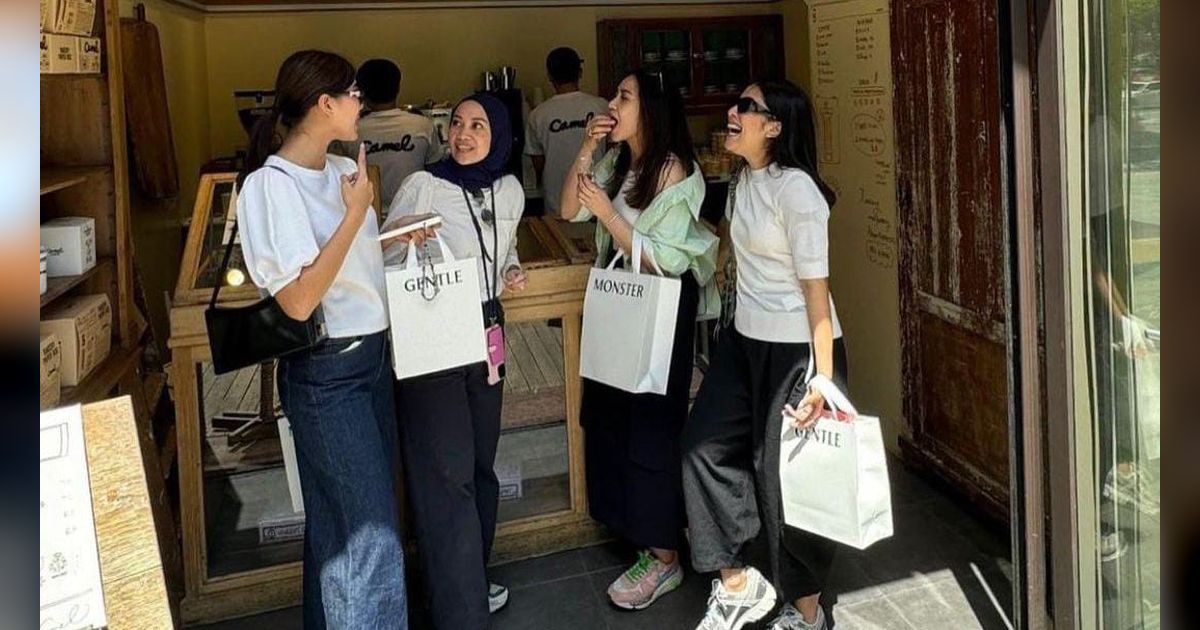 Potret Nagita Slavina Hangout Bareng Genk Cewek di Korea Selatan, Seru Banget Makan Sambil Asyik Belanja