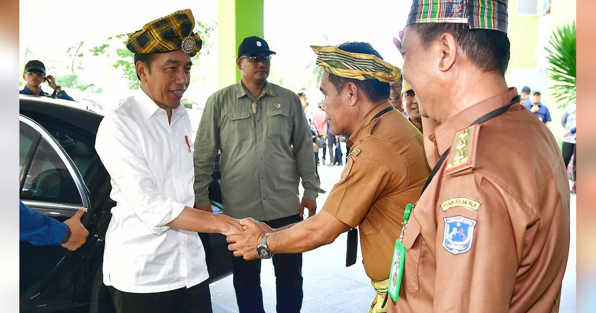 Penampilan Jokowi Kenakan Kampurui Tinjau RSUD Sulteng, Ternyata Ini Filosofinya